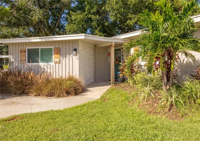 Photo 1 of Single family home for sale at 8485 Pelican Ln, Seminole, FL 33777 | MLS# TB8559264 | Listing updated on 2026-10-20