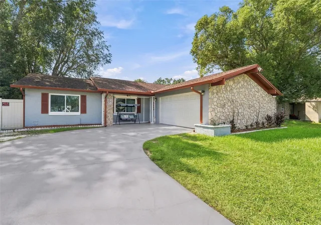 Photo 3 of Single family home for sale at 3620 Coppertree Cir, Brandon, FL 33511 | MLS# TB8559268 | Listing updated on 2026-10-22