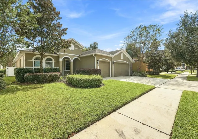 Photo 3 of Single family home for sale at 3004 Maple Shade Pl, Seffner, FL 33584 | MLS# TB8559271 | Listing updated on 2026-10-22