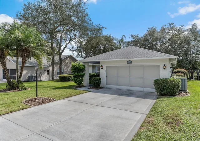 Photo 2 of Single family home for sale at 7368 Sugarbush Dr, Spring Hill, FL 34606 | MLS# W7890424 | Listing updated on 2026-10-19