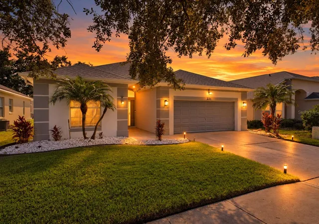 Photo 1 of Single family home for sale at 221 Westmoreland Cir, Kissimmee, FL 34744 | MLS# O6450831 | Listing updated on 2026-10-20