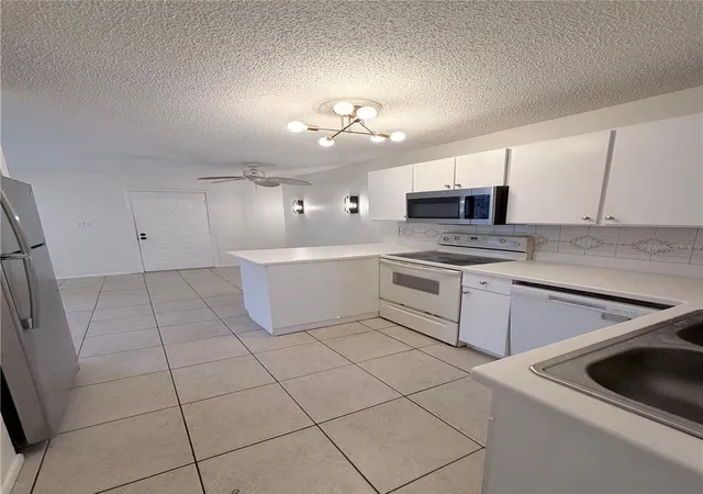 Photo 4 of Condo for sale at 1119 68th Avenue Dr W #1119, Bradenton, FL 34207 | MLS# TB8559282 | Listing updated on 2026-10-20