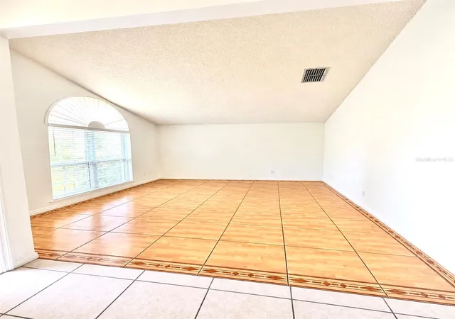 Photo 4 of Single family home for sale at 3805 Running Water Dr, Orlando, FL 32829 | MLS# O6450836 | Listing updated on 2026-10-22