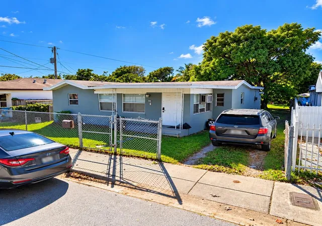 Photo 2 of Single family home for sale at 17930 Sw 104th Avenue, Miami, FL 33157 | MLS# TB8559288 | Listing updated on 2026-10-20