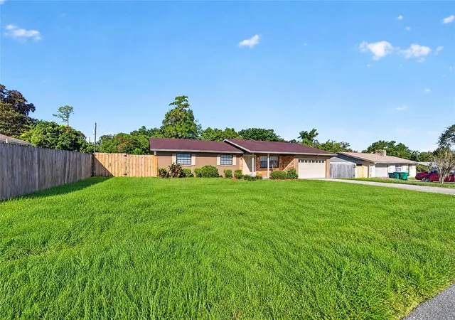 Photo 3 of Single family home for sale at 3704 SE 34th Court, Ocala, FL 34471 | MLS# OM734247 | Listing updated on 2026-10-20