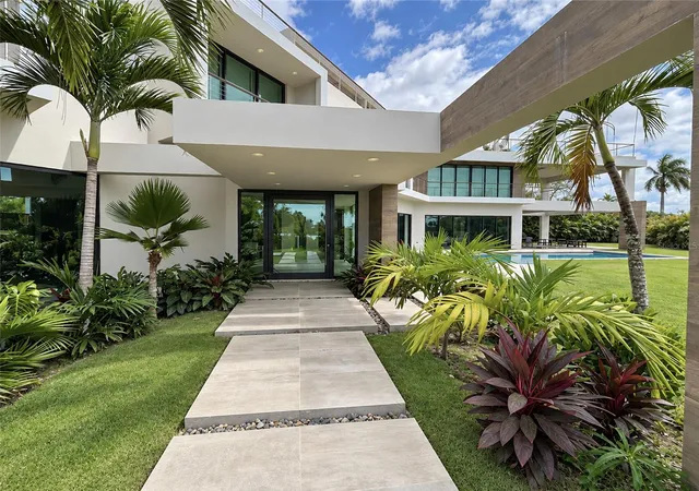 Photo 1 of Single family home for sale at 24 Lauren Ln Dorado Country Ests, Dorado, PR 00646 | MLS# PR9125074 | Listing updated on 2026-10-21
