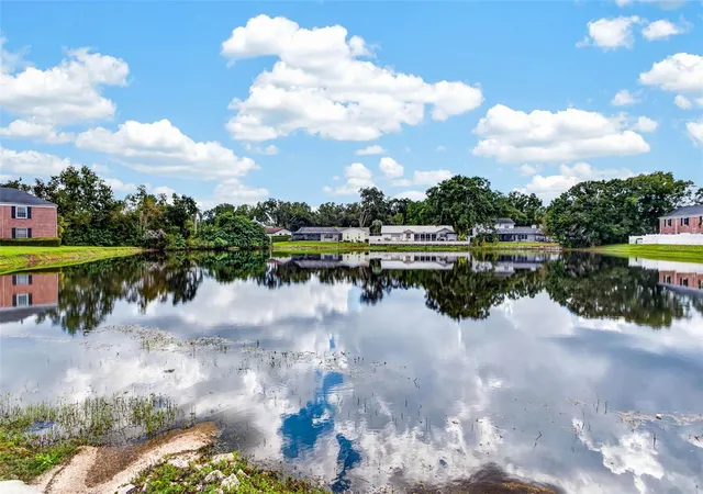 Listing Photo 2 - Condo for sale in building located at 2555 Cedar Cypress Ct, TAMPA, FL 33618 - Unit #2555