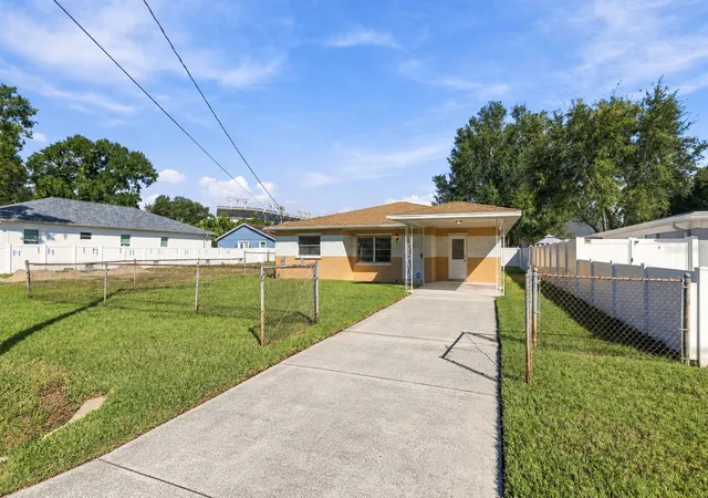 Photo 4 of Single family home for sale at 3409 W Braddock St, Tampa, FL 33607 | MLS# TB8559308 | Listing updated on 2026-10-23