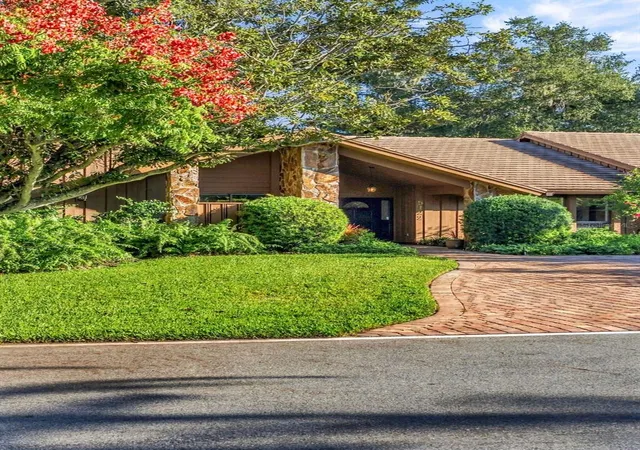Photo 1 of Single family home for sale at 5122 Kestral Park S, Sarasota, FL 34231 | MLS# A4710039 | Listing updated on 2026-10-20