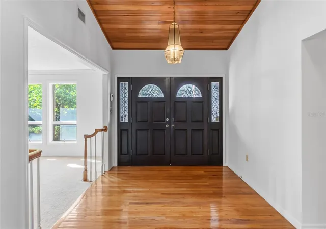 Photo 4 of Single family home for sale at 5122 Kestral Park S, Sarasota, FL 34231 | MLS# A4710039 | Listing updated on 2026-10-20