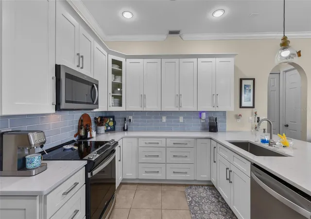 Photo 4 of Single family home for sale at 4111 SE 10th Place, Cape Coral, FL 33904 | MLS# C7532178 | Listing updated on 2026-10-20