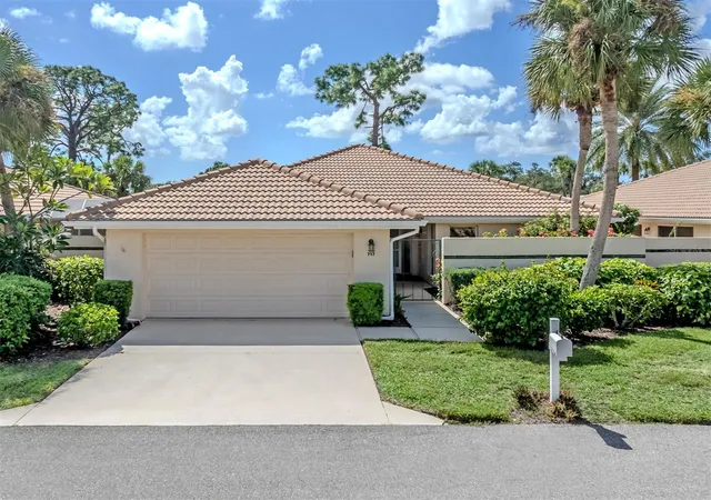 Listing Photo 2 - Condo for sale in building located at 717 Carnoustie Ter, VENICE, FL 34293 - Unit #9