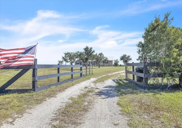 Photo 2 of Single family home for sale at 18150 Bending Willow Ct, Punta Gorda, FL 33982 | MLS# C7532186 | Listing updated on 2026-10-23