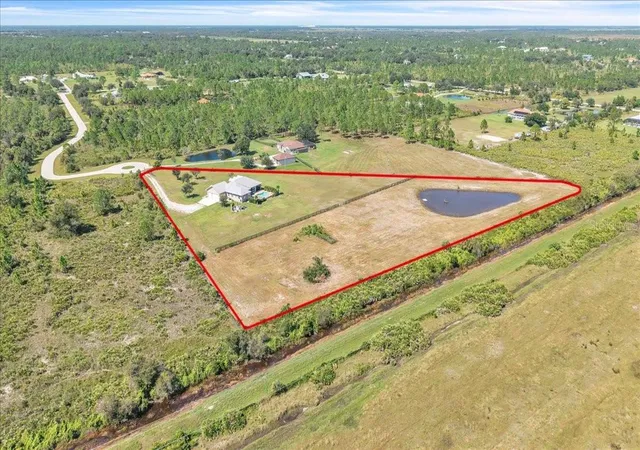 Photo 4 of Single family home for sale at 18150 Bending Willow Ct, Punta Gorda, FL 33982 | MLS# C7532186 | Listing updated on 2026-10-23