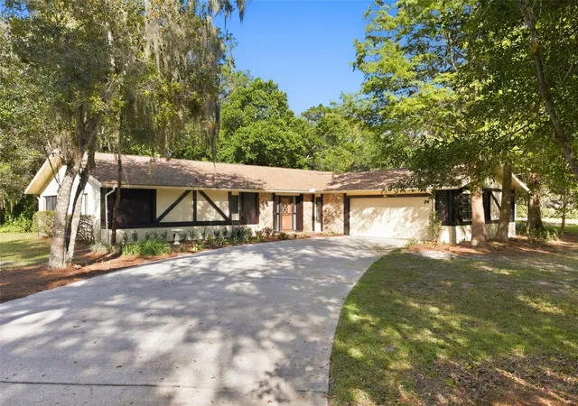 Photo 2 of Single family home for sale at 12 Sycamore Ct E, Homosassa, FL 34446 | MLS# O6450885 | Listing updated on 2026-10-22