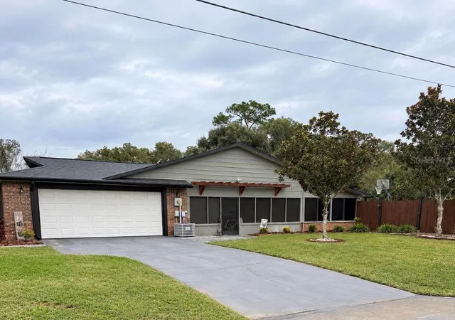 Photo 3 of Single family home for sale at 804 Lake Dr, Deland, FL 32724 | MLS# O6450887 | Listing updated on 2026-10-20