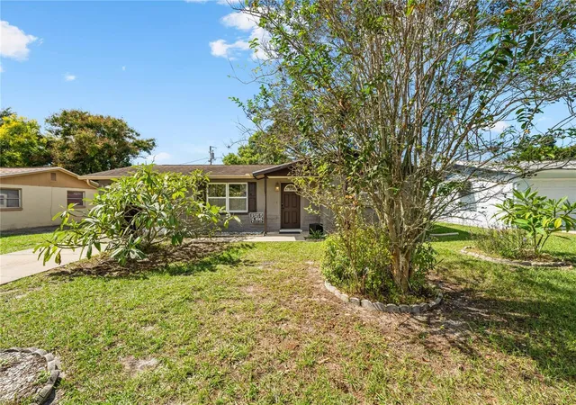 Photo 3 of Sale Pending at 5017 Overlook Dr, New Port Richey, FL 34652 | MLS# O6450890 | Listing updated on 2026-10-20