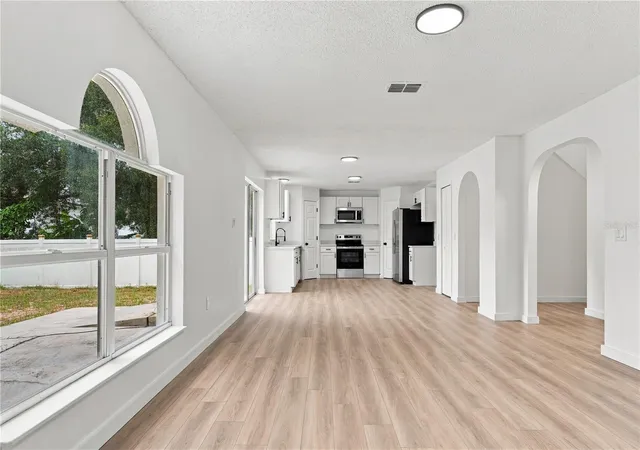 Photo 3 of Single family home for sale at 980 Mayfair St, Eustis, FL 32726 | MLS# O6450892 | Listing updated on 2026-10-22