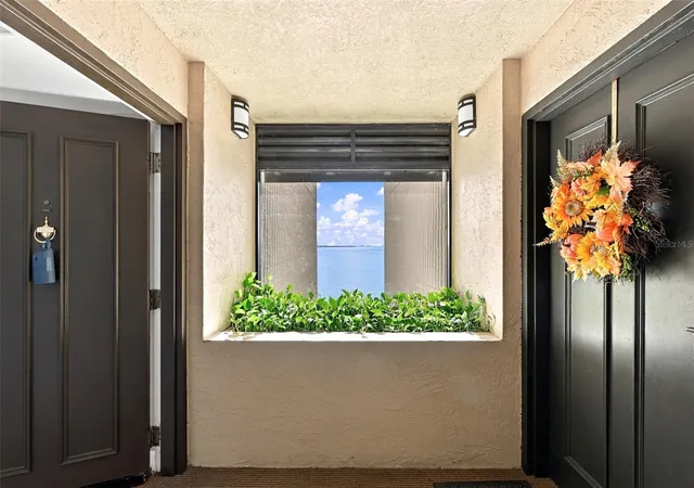 Photo 2 of Condo for sale at 2413 Bayshore Blvd #1005, Tampa, FL 33629 | MLS# TB8559350 | Listing updated on 2026-10-20