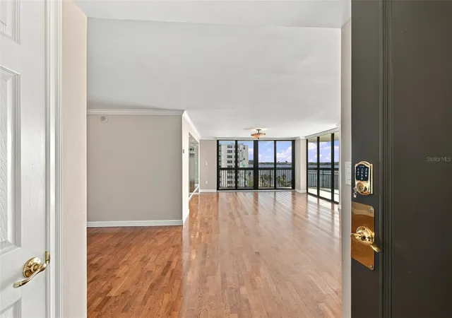 Photo 3 of Condo for sale at 2413 Bayshore Blvd #1005, Tampa, FL 33629 | MLS# TB8559350 | Listing updated on 2026-10-20
