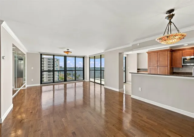 Photo 4 of Condo for sale at 2413 Bayshore Blvd #1005, Tampa, FL 33629 | MLS# TB8559350 | Listing updated on 2026-10-20