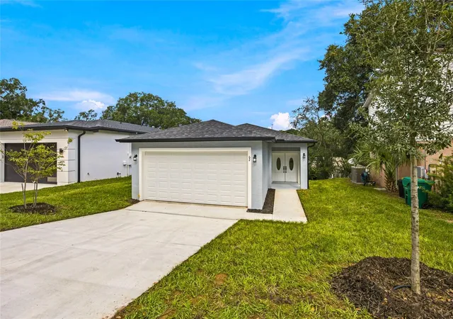 Photo 2 of Single family home for sale at 62 Orange Blossom Dr, Eustis, FL 32726 | MLS# O6450901 | Listing updated on 2026-10-21