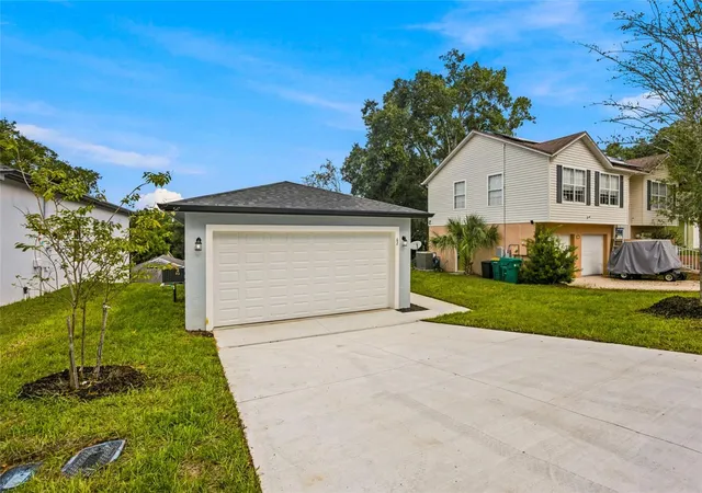 Photo 3 of Single family home for sale at 62 Orange Blossom Dr, Eustis, FL 32726 | MLS# O6450901 | Listing updated on 2026-10-21