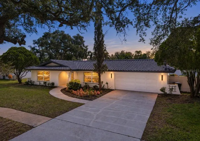 Photo 3 of Single family home for sale at 2291 Grovewood Rd, Clearwater, FL 33764 | MLS# TB8559360 | Listing updated on 2026-10-23