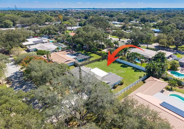 Photo 4 of Single family home for sale at 2291 Grovewood Rd, Clearwater, FL 33764 | MLS# TB8559360 | Listing updated on 2026-10-23
