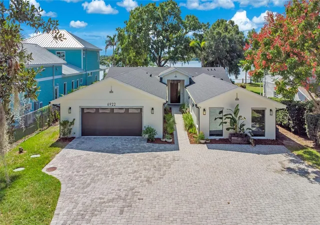 Photo 1 of Sale Pending at 6922 Seminole Dr, Belle Isle, FL 32812 | MLS# O6450912 | Listing updated on 2026-10-28