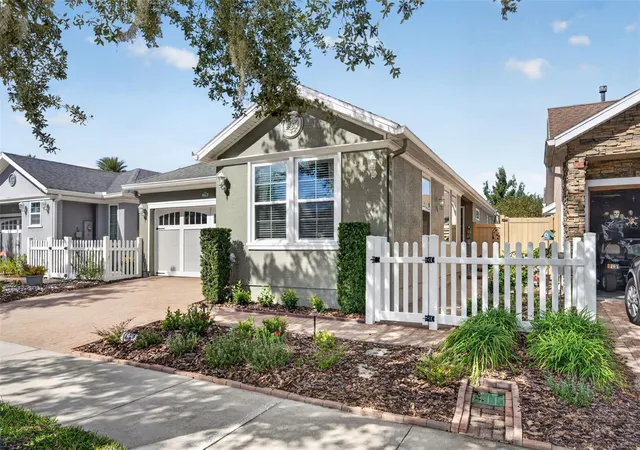 Photo 2 of Single family home for sale at 75 Bayou Bnd Rd, Groveland, FL 34736 | MLS# G5119242 | Listing updated on 2026-10-27