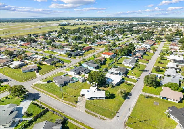 Photo 3 of Single family home for sale at 2402 Janet St, Kissimmee, FL 34741 | MLS# S5159805 | Listing updated on 2026-10-24