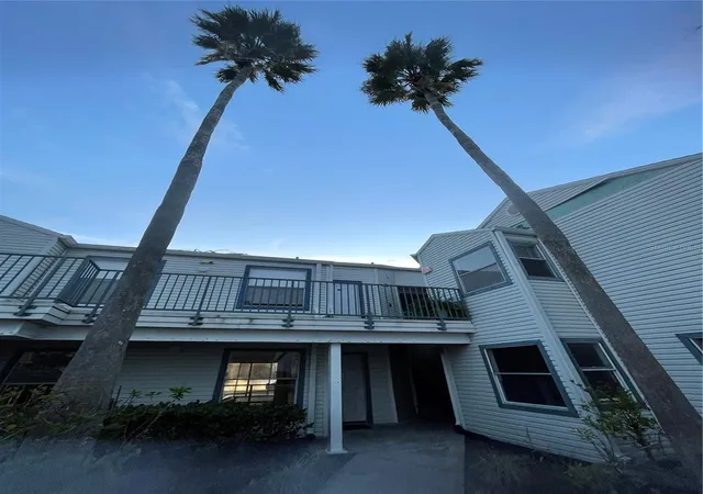 Listing Photo 1 - Condo for sale in building located at 2516 Woodgate Blvd, ORLANDO, FL 32822 - Unit #205