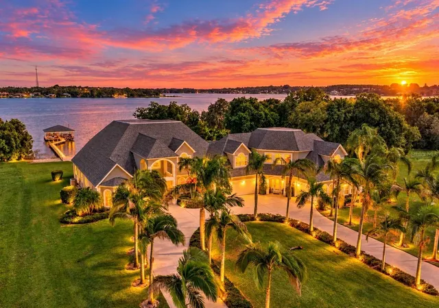 Photo 1 of Mansion for sale at 492 Sunset Pointe Dr, Lake Placid, FL 33852 | MLS# P4940213 | Listing updated on 2026-10-20