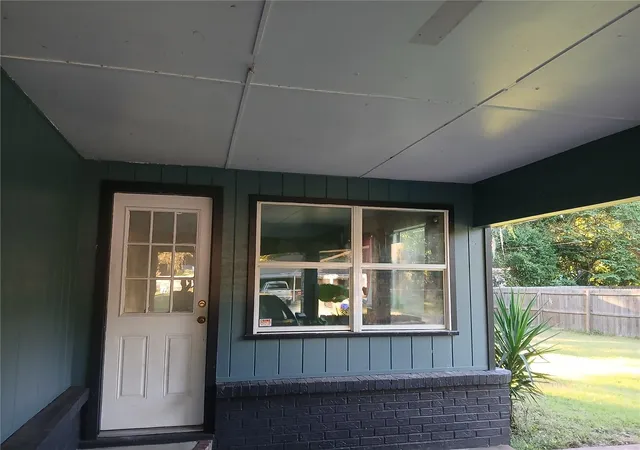 Photo 3 of Single family home for sale at 430 Se 74th Street, Gainesville, FL 32641 | MLS# GC544266 | Listing updated on 2026-10-26