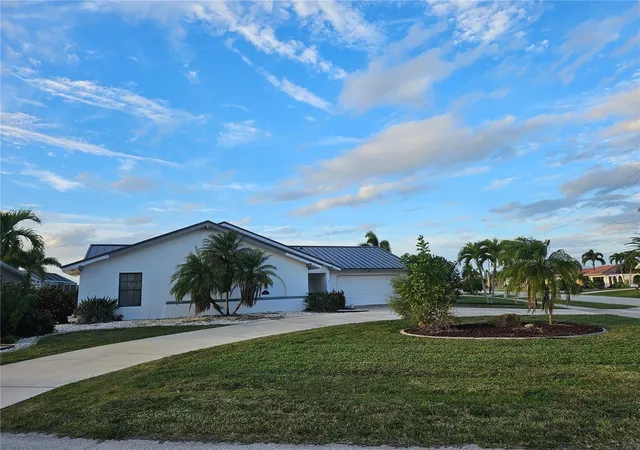 Photo 4 of Single family home for sale at 975 Coronado Dr, Punta Gorda, FL 33950 | MLS# S5159807 | Listing updated on 2026-10-22