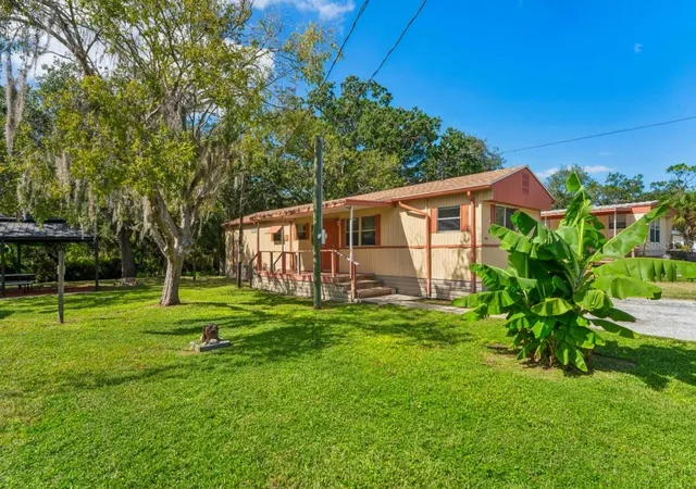 Photo 3 of Manufactured home for sale at 14621 & 14617 Coral Dr, Hudson, FL 34667 | MLS# W7890431 | Listing updated on 2026-10-23