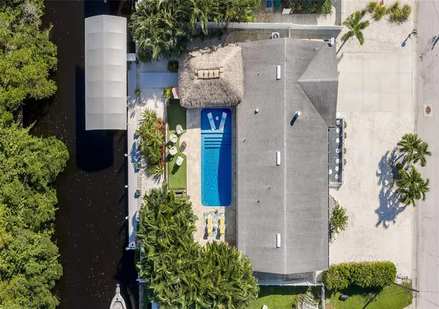 Photo 2 of Single family home for sale at 902 25th Avenue W, Palmetto, FL 34221 | MLS# A4710097 | Listing updated on 2026-10-23
