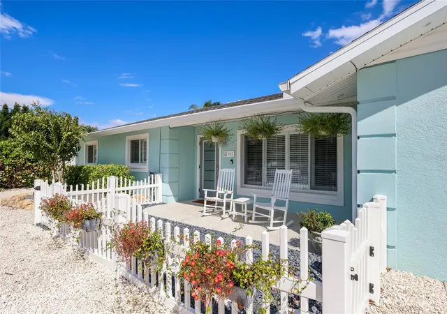 Photo 4 of Single family home for sale at 902 25th Avenue W, Palmetto, FL 34221 | MLS# A4710097 | Listing updated on 2026-10-23
