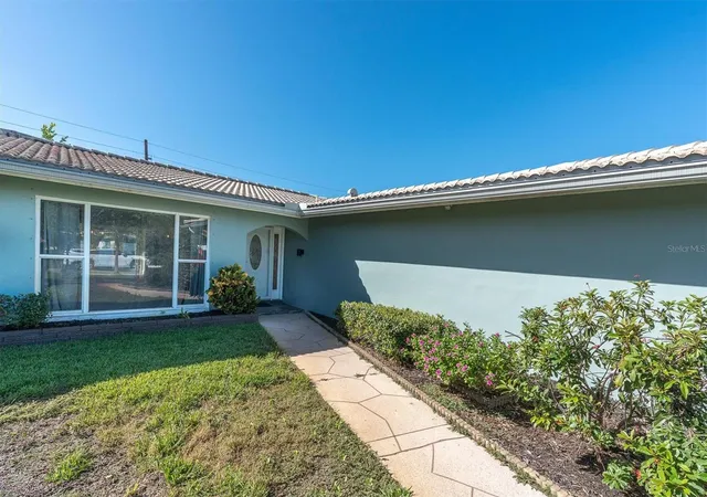 Photo 4 of Single family home for sale at 14968 Imperial Point Dr N, Largo, FL 33774 | MLS# TB8559439 | Listing updated on 2026-10-23
