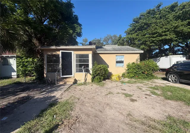 Photo 1 of Sale Pending at 2221 Union St S, Saint Petersburg, FL 33712 | MLS# O6450977 | Listing updated on 2026-10-22