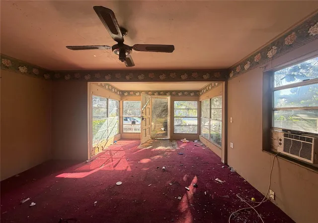 Photo 3 of Sale Pending at 2221 Union St S, Saint Petersburg, FL 33712 | MLS# O6450977 | Listing updated on 2026-10-22