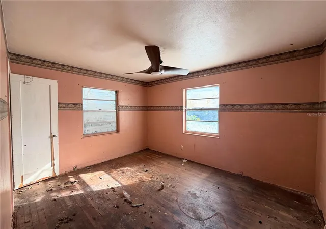 Photo 4 of Sale Pending at 2221 Union St S, Saint Petersburg, FL 33712 | MLS# O6450977 | Listing updated on 2026-10-22