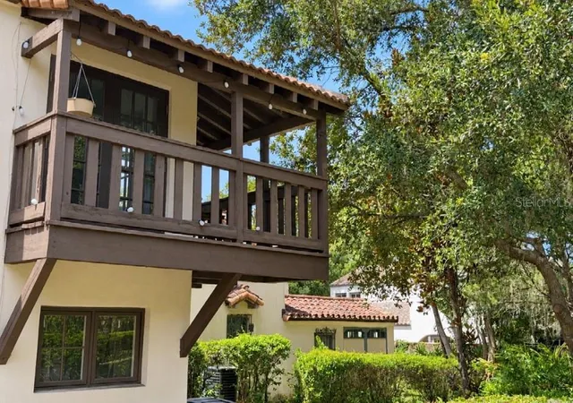 Photo 2 of Single family home for sale at 617 N Interlachen Ave, Winter Park, FL 32789 | MLS# R4912183 | Listing updated on 2026-10-20