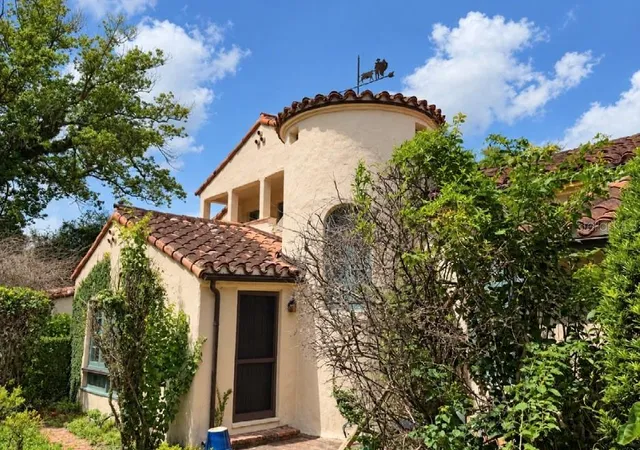Photo 3 of Single family home for sale at 617 N Interlachen Ave, Winter Park, FL 32789 | MLS# R4912183 | Listing updated on 2026-10-20