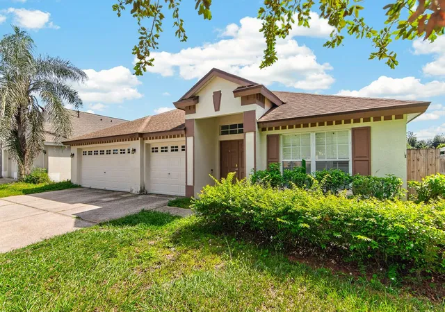 Photo 1 of Single family home for sale at 10527 San Travaso Dr, Tampa, FL 33647 | MLS# TB8559452 | Listing updated on 2026-10-22