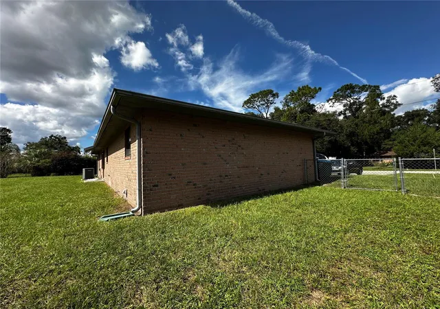 Photo 4 of Single family home for sale at 26719 NW 3rd Place, Newberry, FL 32669 | MLS# OM734282 | Listing updated on 2026-10-20