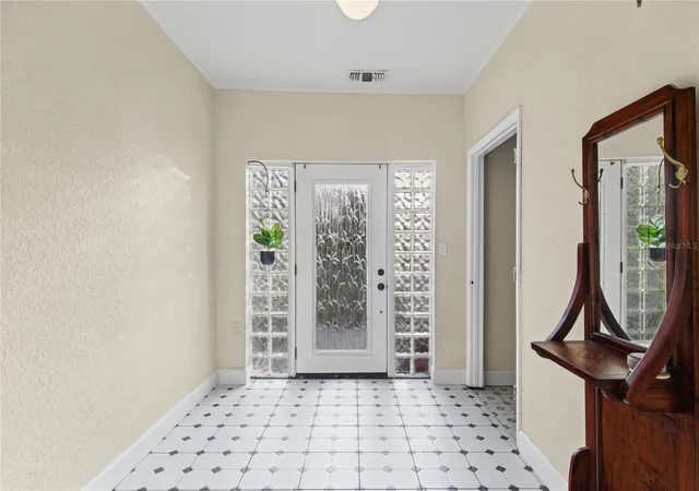 Photo 1 of Single family home for sale at 530 S 7th Street, Lake Wales, FL 33853 | MLS# P4940217 | Listing updated on 2026-10-21