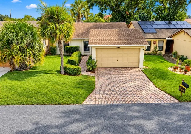 Photo 1 of Single family home for sale at 3947 Cypress Landing W, Winter Haven, FL 33884 | MLS# TB8559476 | Listing updated on 2026-10-22