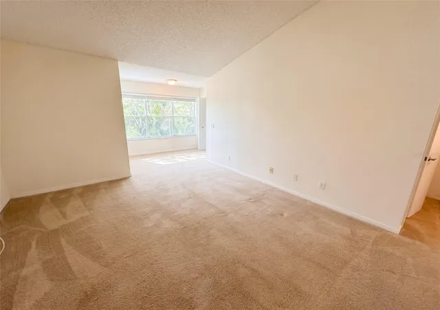 Photo 3 of Condo for sale at 5124 Conroy Rd #33, Orlando, FL 32811 | MLS# O6451018 | Listing updated on 2026-10-28